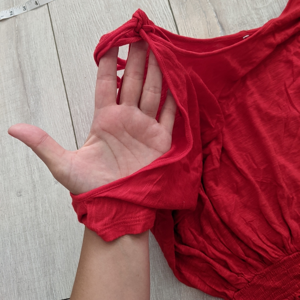 Red cold shoulder crop top Size Medium - Picture 2 of 7